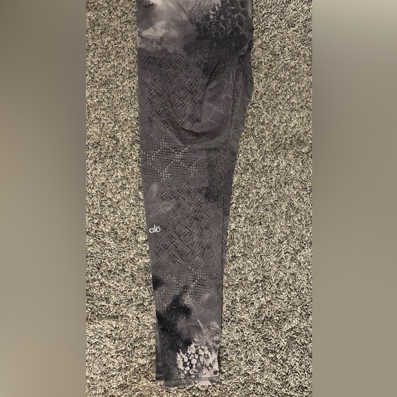 ALO Yoga Charcoal Pattern Legging Size M - Picture 1 of 2